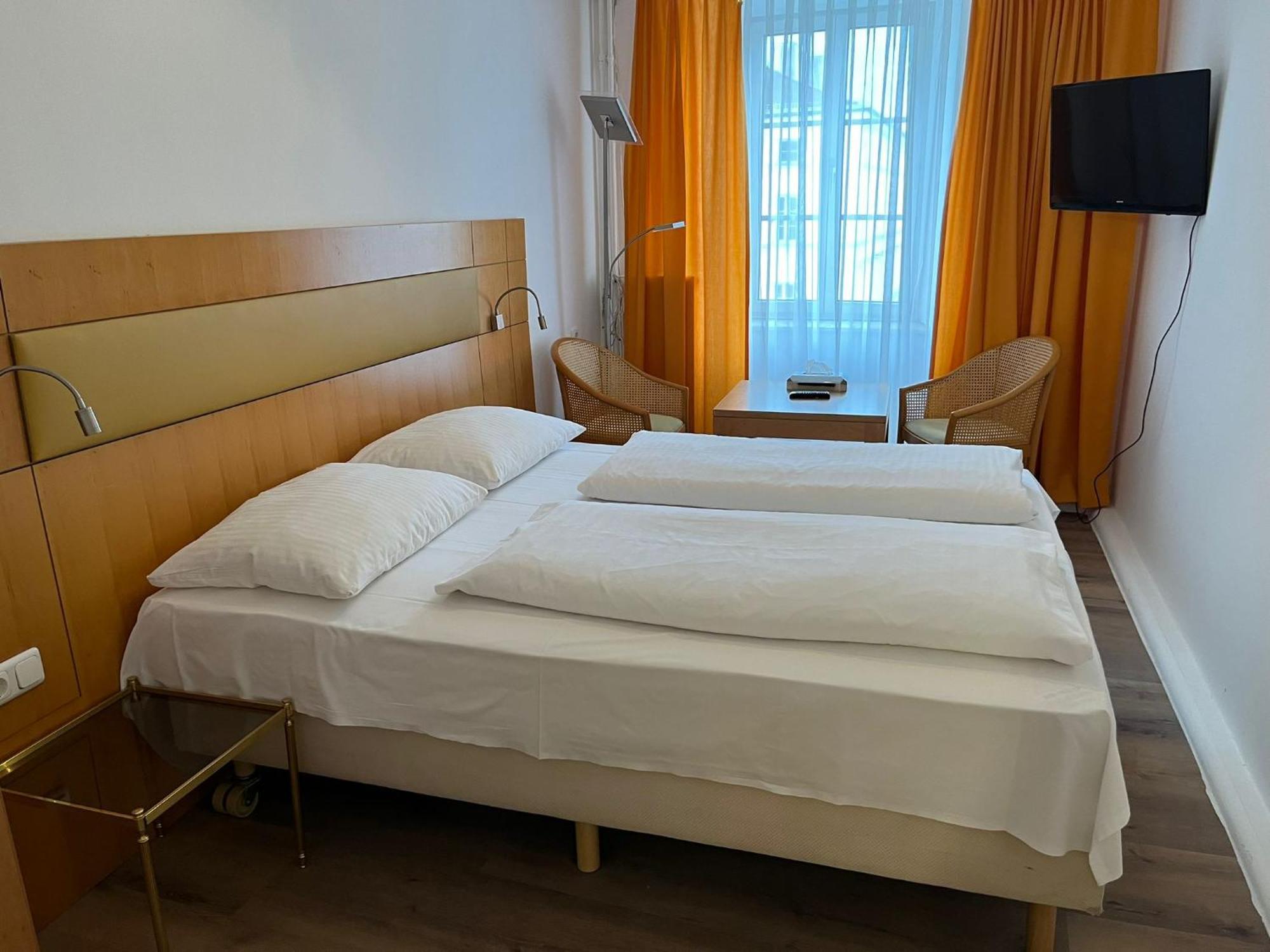 City Hotel Post 22 Браунау ам Ин Екстериор снимка
